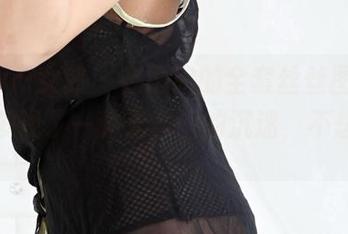 3Agirl女郎 - 在雨欣的全套丝丝图包中，我发现了一种无意识的沉迷，不想动了。