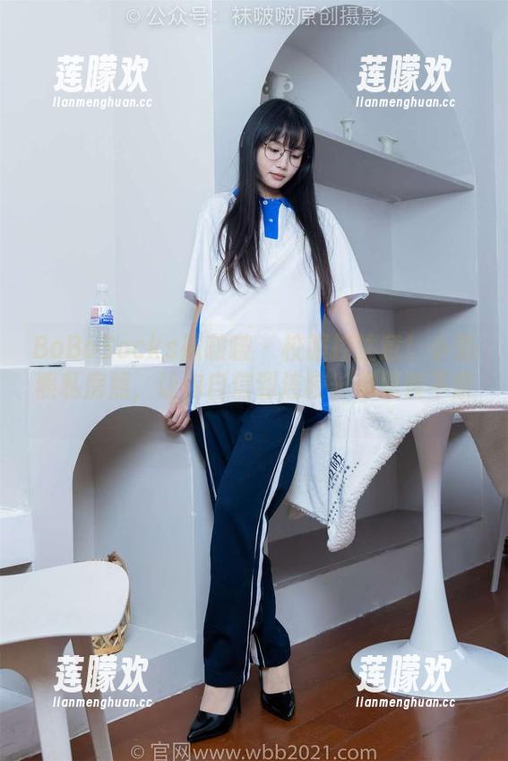 BoBoSocks袜啵啵 - 校服控注意！小奶熊私房照，让你自信到连校长都忍俊不禁。