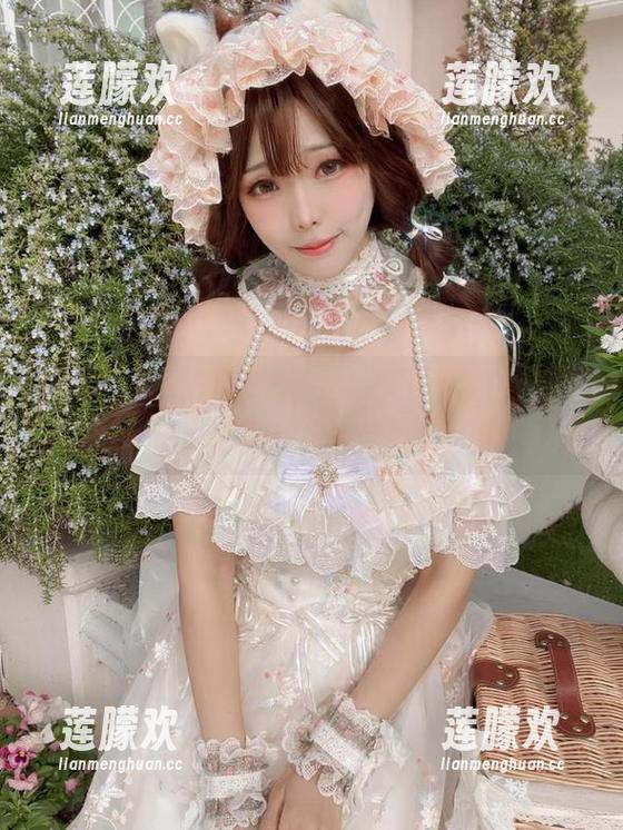 各种透亮，ElyEE子透明美图合集，感受那种欲言又止的微妙吧。