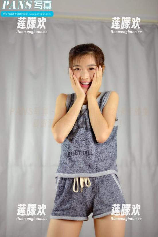 PANS写真 - 校服也能抓眼球？卡卡的免费资源让你秒变时尚icon！