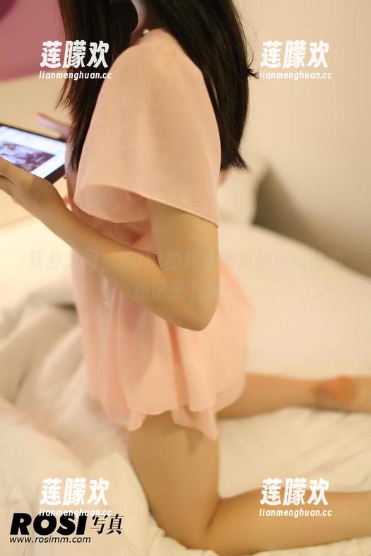 转身之间，ROSI的高清写真把运动的冲劲记录下来！