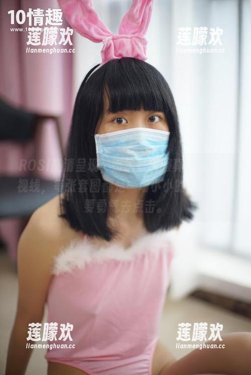 ROSI高清呈现，嫩学妹制服真的能撩动视线，每张套图都是一场小小的冒险，需要勇气去点击。