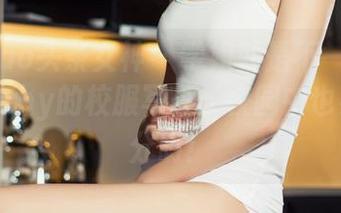 TouTiao头条女神 - 学姐就是不一样！杨漫妮baby的校服写真：校园中也要层次分明！