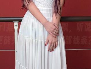 TuiGirl推女郎 - 短裙飘飘，听说无圣光更能突显梁棋棋的腿部线条？