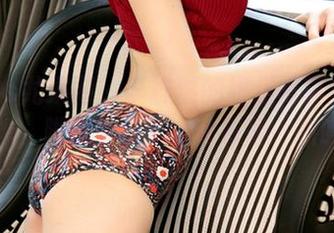 UGirls尤果网 - 李梓然的裸足写真集：我在想，脚趾头跟KimK有得一拼吗？