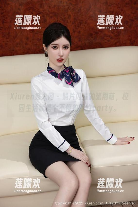 Xiuren秀人网 - 照片闪耀的张雨萌，校园生活就是个不停拍照的party。