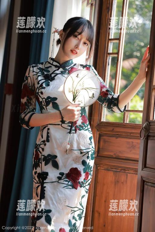 Xiuren秀人网-悦悦姐 Xiuren秀人网 - 恍惚间,悦悦姐的校服写真让我停不下来