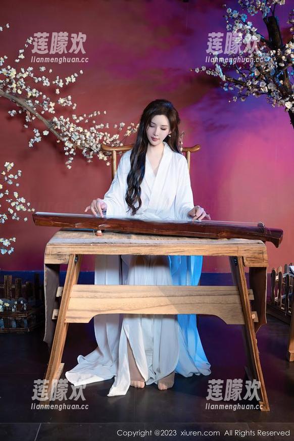 Xiuren秀人网 - 护士江七七的写真，图集中藏着怎样的“疗愈”暗示？