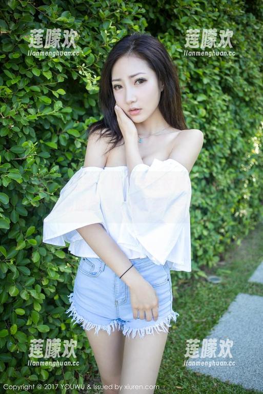 YouMi尤蜜荟 - 娜露穿连衣裙，私房写真变成私密时尚秀，剪刀手第一个飞起！