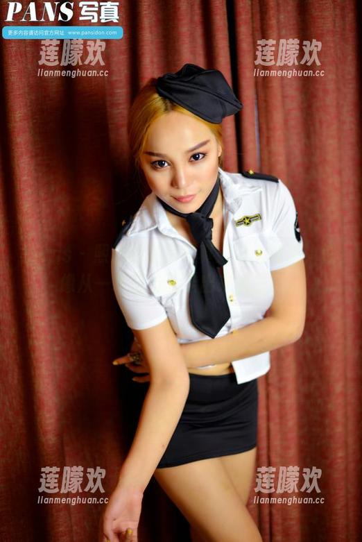 pans - 熙媛的私房写真：穿上制服，就像从一本杂志里走出来的主角。