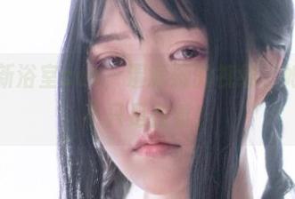 今汐最新浴室cos，湿漉漉的视线，她的眼神不只是在看！