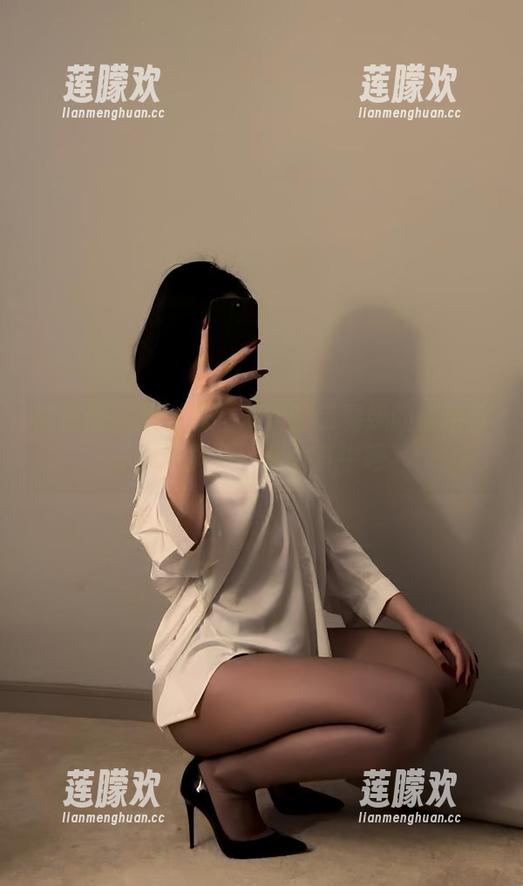 微密圈 - 欢迎光临保守的二舅妈的最新丝袜写真集，迷失其中吧