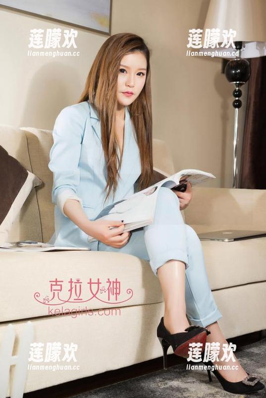 克拉女神 - 潇潇的海边原图，作品里还藏着我买错了的沙滩玩具。