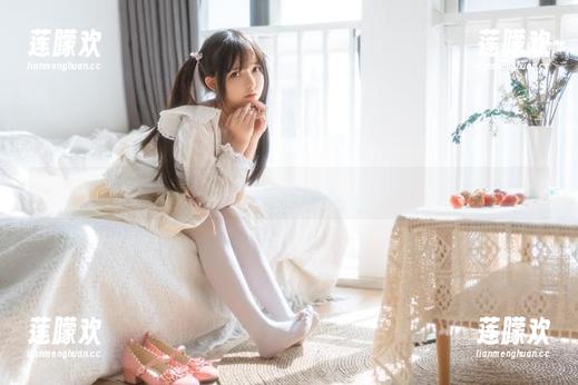 六味帝皇酱的无圣光写真：办公室也能如此暧昧