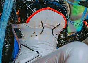凛子酱赌气拍下的夏天合集：她的摄影师一定被热晕了，哈哈！
