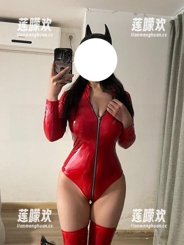 微密圈 - 黑丝中的可馨juicy，姿态优雅得让人恍惚，图片里藏着多少小心思呢？