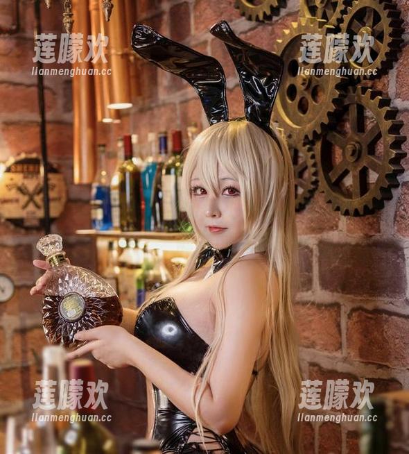 看咔喵KANEKO如何把办公椅变成时尚道具——随意的写真合集