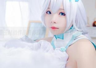墨玉M的作品和体操服，碰撞出奇怪的清新感。