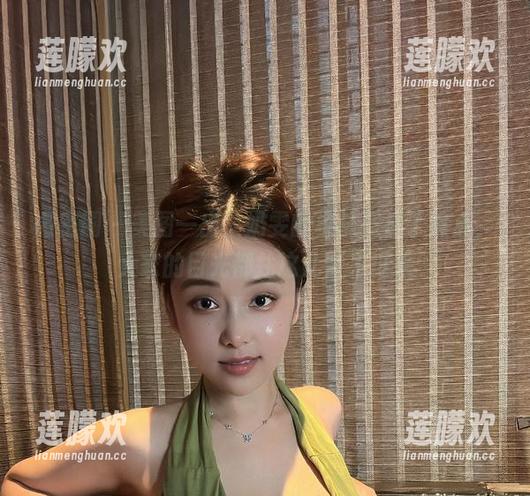 奶雯 微密圈 - 美图一出,奶雯的棉袜竟成了焦点,大家的目光都往这儿聚了过来