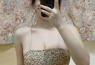 微密圈 - 安妮yoo体操服写真，分享如何在地面上做个优雅的曲腿！