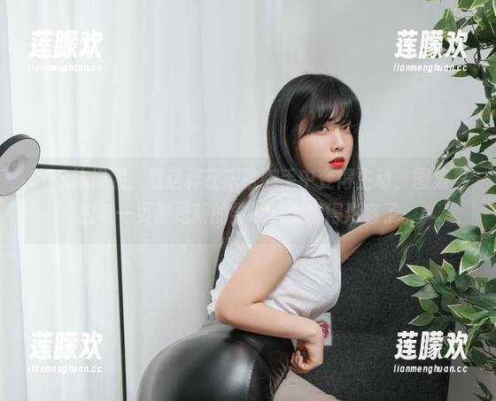 COS体操服，就这样在宋哈娜手中变得生动，图集里的每一页都是新的尝试，太懒得形容了。