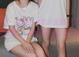 小众视觉 - 小苏菲全套少女图，被抓拍的敬业模特，完全没在羞涩状态里。
