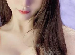 微密圈 - 黑色睡衣中的小玉吃果冻“套图”-她的身姿在这黑色轮廓中隐隐约约，是我的想象在作怪吗？