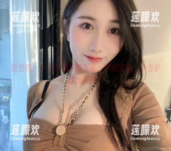 小玉吃果冻 微密圈 - 小玉吃果冻的写真:学姐变身,不当学霸当模特!