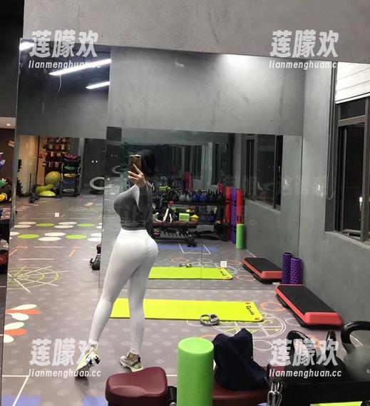 微密圈 - 小芯酱的写真：御姐，这诱惑，真让人想多看几眼。