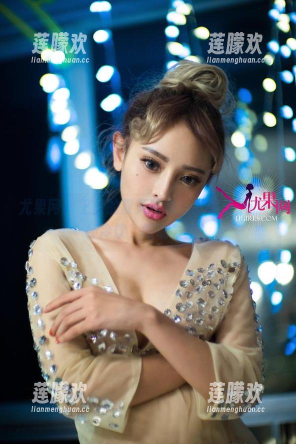 尤果网-王莹 尤果网 - 王莹的夏天写真,就像清晨的一杯冷饮,喉咙发凉!