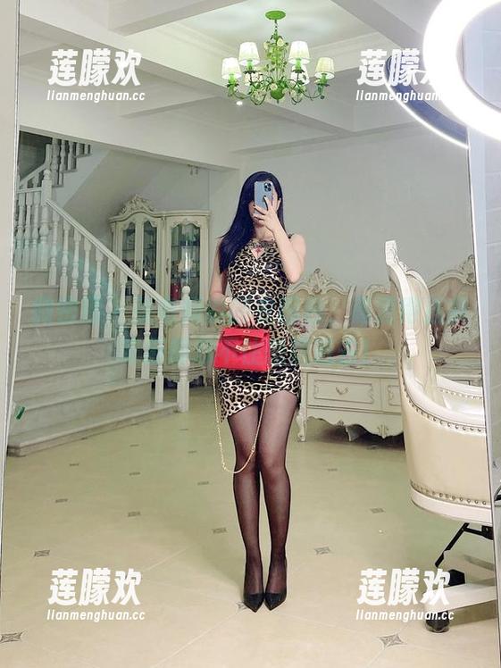 微密圈 - 张老师的睡衣图包，高清得连我家猫都忍不住想跳进去！
