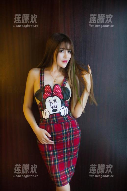推女郎 - 提升审美的最佳“道具”：Rita的私房美脚敲得他人心脏乱跳！