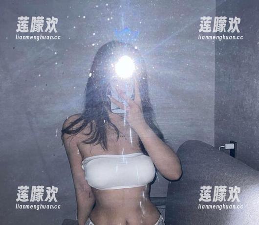 桃沢樱呀 微密圈 - 桃沢樱呀的红色皮衣,堪比报废的车身色?原图和壁纸给你整一整。