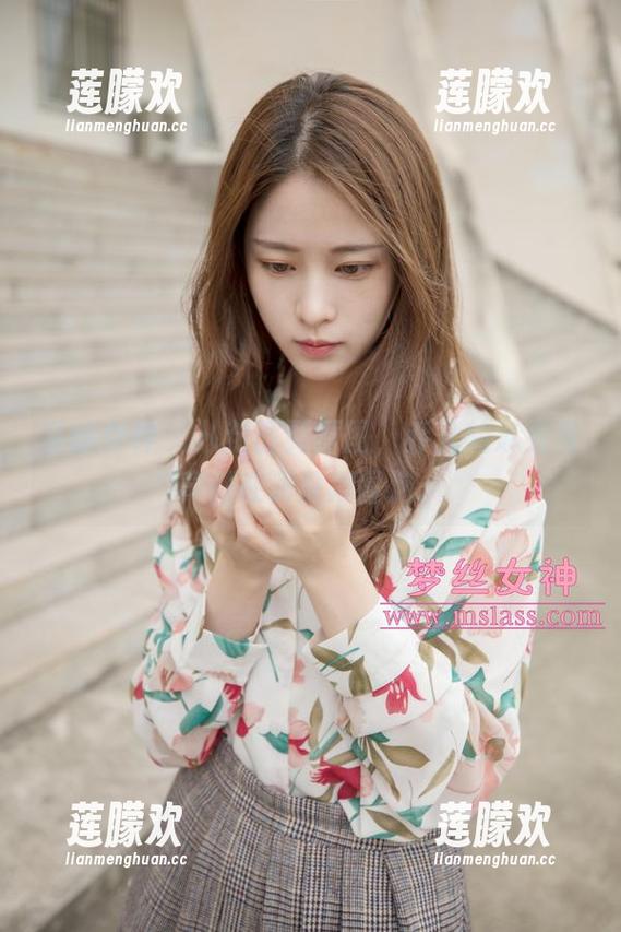 梦丝女神 - 从封面到原图，乔儿的泳衣写真都在调皮得冒泡。