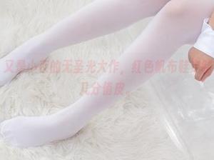 森萝财团 - 又是小夜的无圣光大作，红色帆布鞋定制，图片透着几分俏皮。