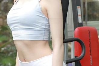 模范学院 - 这一套写真，薛琪琪把可爱演绎得淋漓尽致。