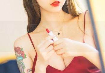 突然想到，洛丽塔大哥的女仆图集，高清小心脏要掉出来了