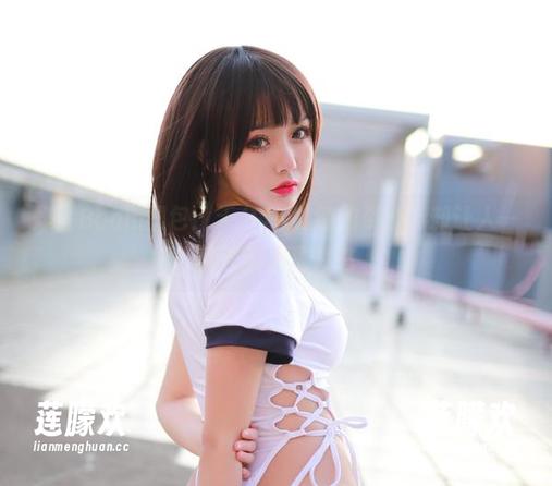 炸蛋Boom图包：天台JK随意的姿态，却让人一直在脑海里转悠