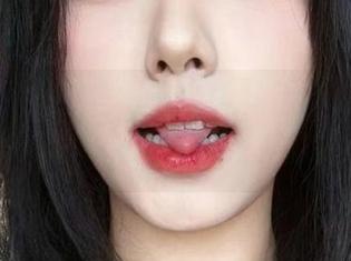 微密圈 - 琳铛铛“蓝色印花比基尼”在线转身，原图留给你看秀气的侧颜。