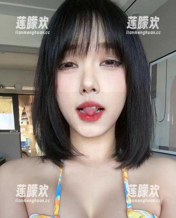 微密圈 - 琳铛铛“蓝色印花比基尼”在线转身，原图留给你看秀气的侧颜。