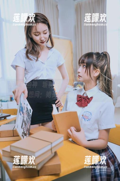 教室中的神楽坂真冬，在线图集让人不禁想问：她是来上课的么？