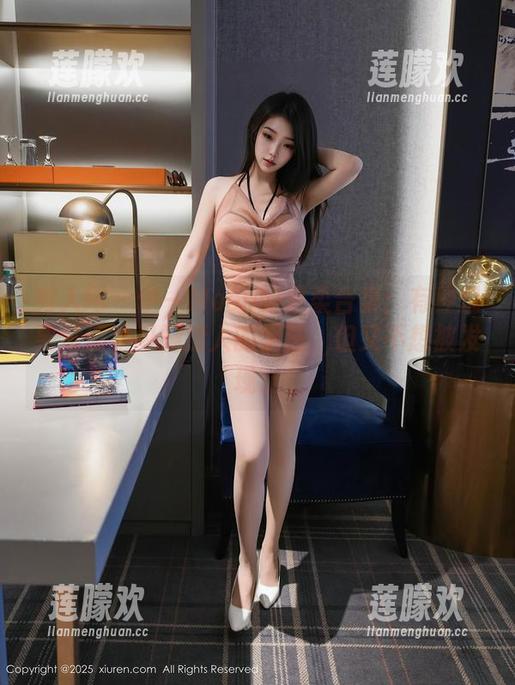 秀人网-伊一Moon 秀人网 - 伊一Moon的温柔合集:有种想要偷偷学习她撩人的手法,但又不想被发现。