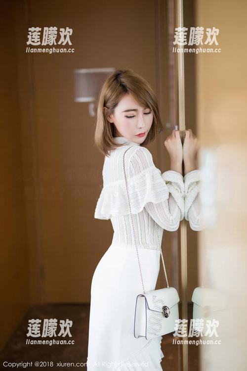 秀人网-养乐多Doll 秀人网 - 你那边早就有养乐多Doll御姐的图集了?不如来瞧瞧我这免费的版本!