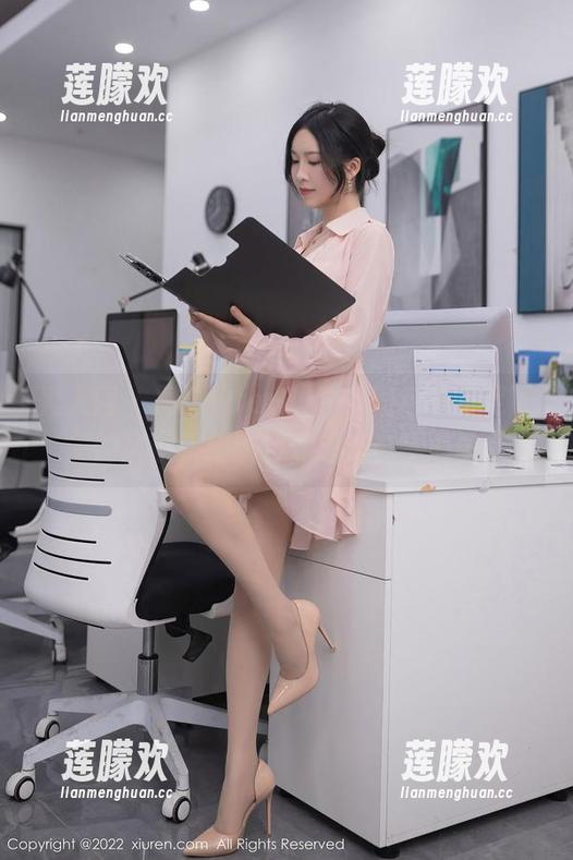 秀人网-周慕汐fairy 秀人网 - 周慕汐fairy独家图包——足下的风景,细腻到你想捧在手心里