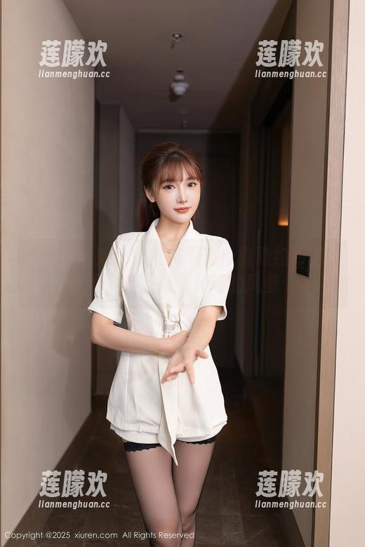 秀人网 - 娜比的女友写真：隐隐约约的柔情，像是隔着玻璃的风景