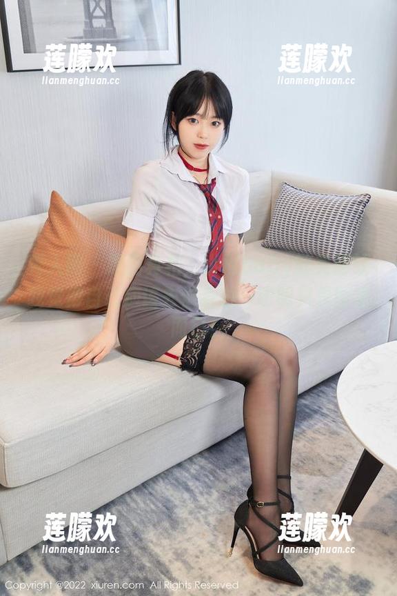 秀人网-小雨baby 秀人网 - 原图真相,小雨baby的美脚让我觉得自己应该去健身拉…明明只是图集而已!