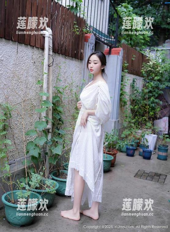 秀人网 - 拍黄瓜girl的定制照片，不小心爱上了这个少女！