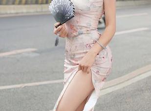 秀人网 - 果儿celia最新夏日原图：被风吹得像个可爱的小疯狂！