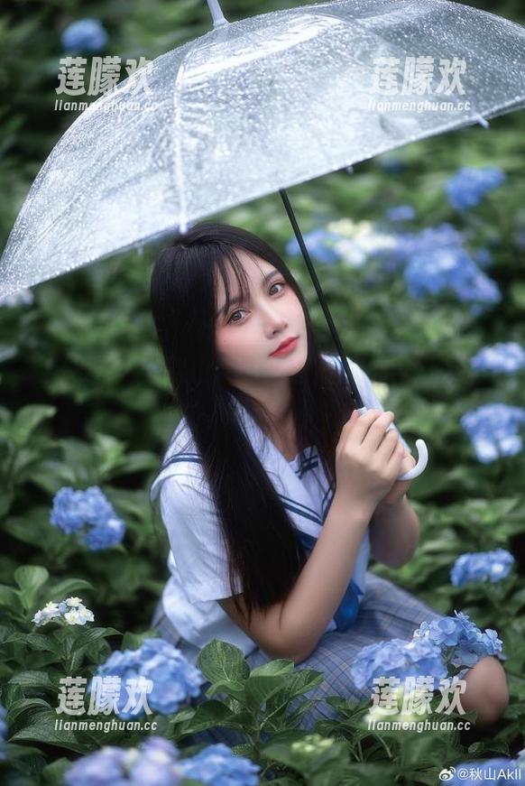 当眼镜遇上秋山AkI：图片“不再平凡”的理由