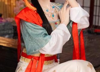 紫氯氯给我们带来了高清写真集《蕾姆》，我的好奇心在暗自飙升…